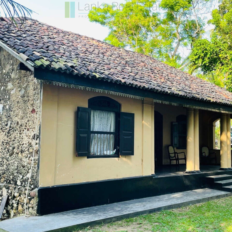 Traditional style house two minutes from the beach