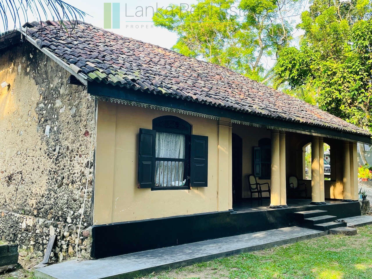 Traditional style house two minutes from the beach