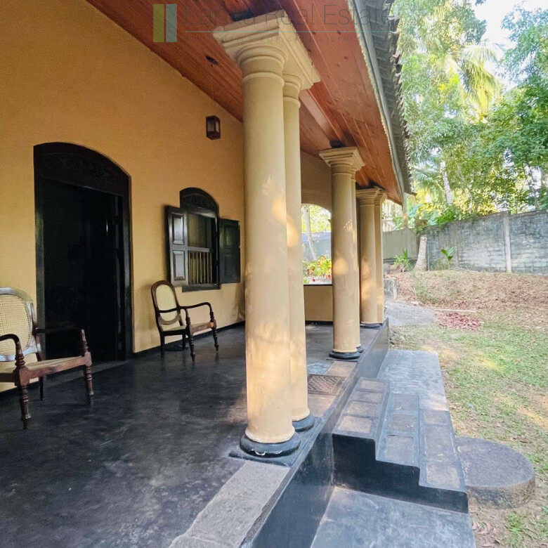 Traditional style house two minutes from the beach