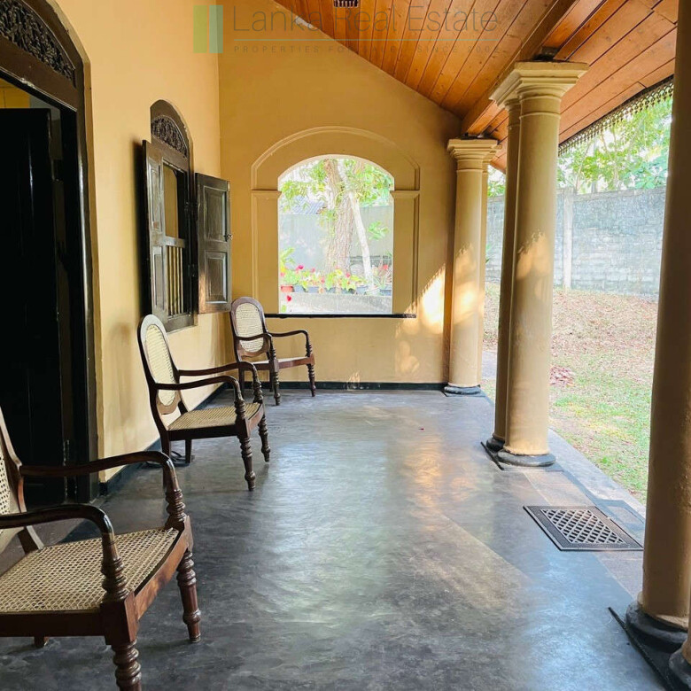 Traditional style house two minutes from the beach