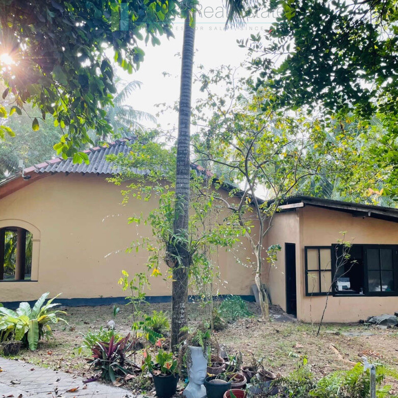Traditional style house two minutes from the beach
