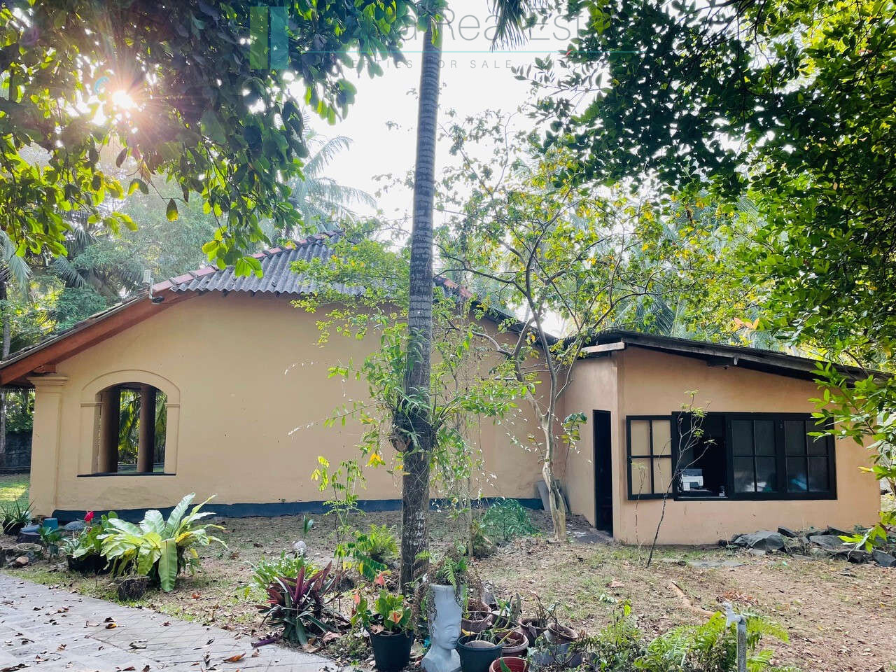 Traditional style house two minutes from the beach