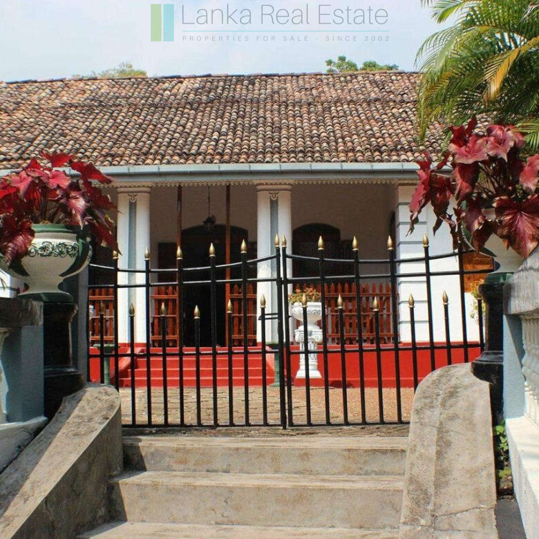 Four bedroom heritage house in Habaraduwa