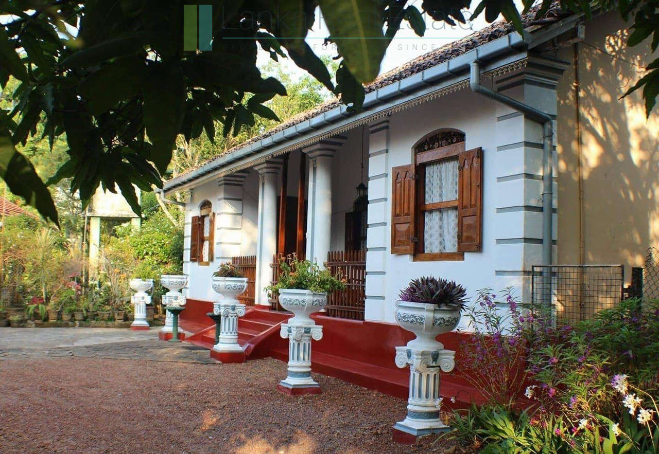 Four bedroom heritage house in Habaraduwa