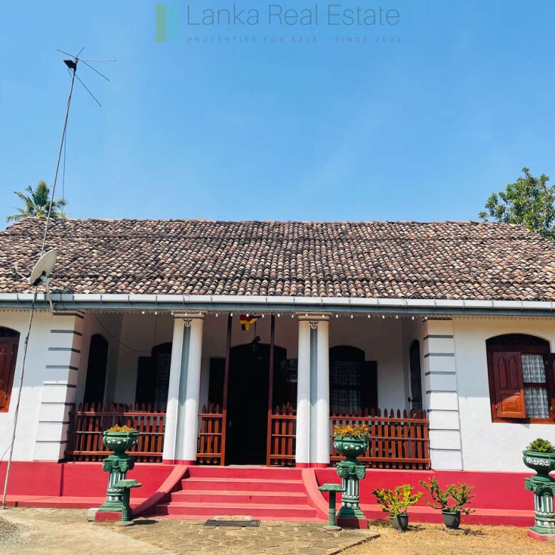 Four bedroom heritage house in Habaraduwa