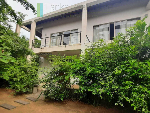 Modern villa near the beach between Colombo and Negombo