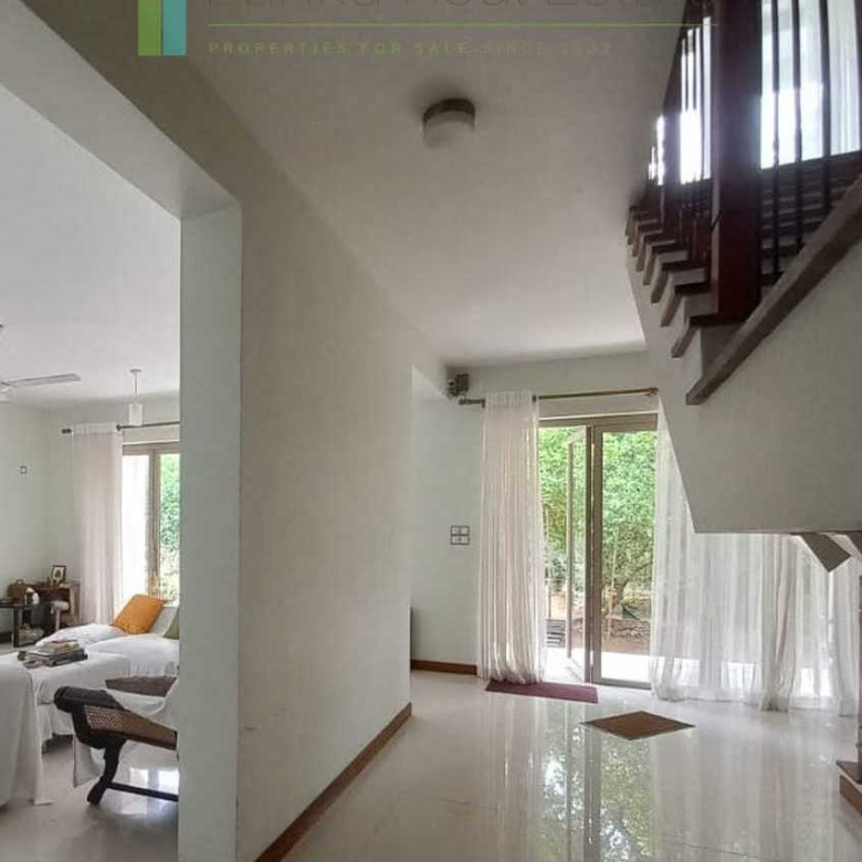 Modern villa near the beach between Colombo and Negombo