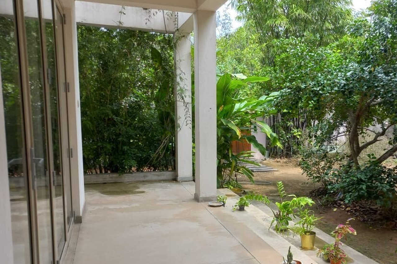 Modern villa near the beach between Colombo and Negombo