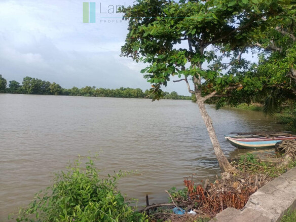 100 acres on Negombo Lagoon