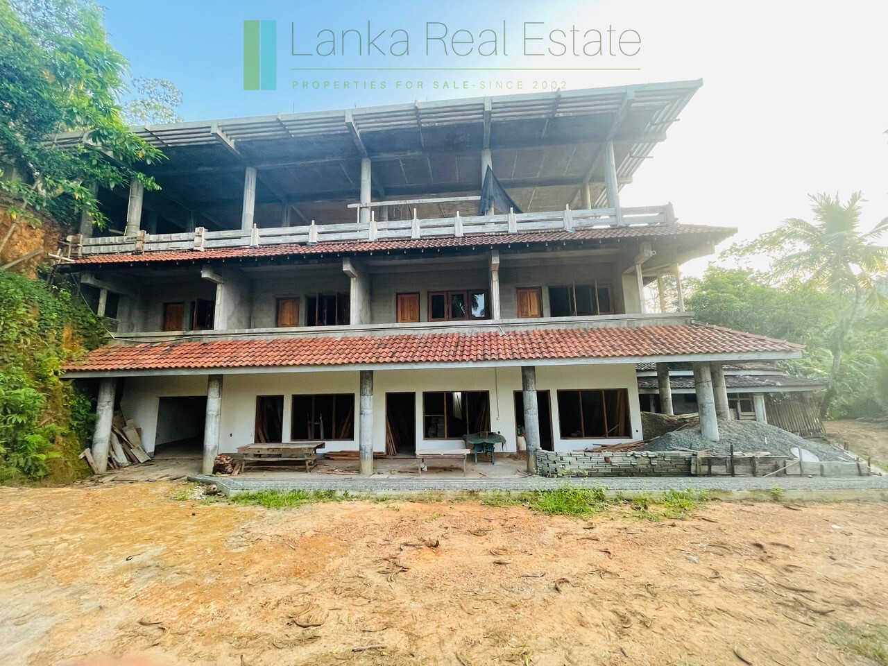 Heritage house with adjacent hotel on 45 acre estate
