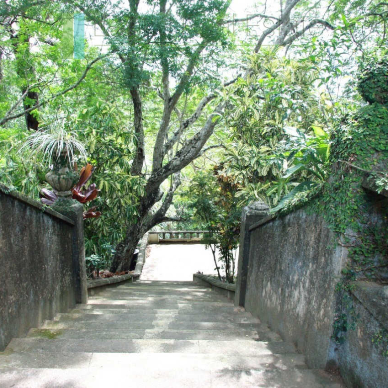 Heritage house with adjacent hotel on 45 acre estate