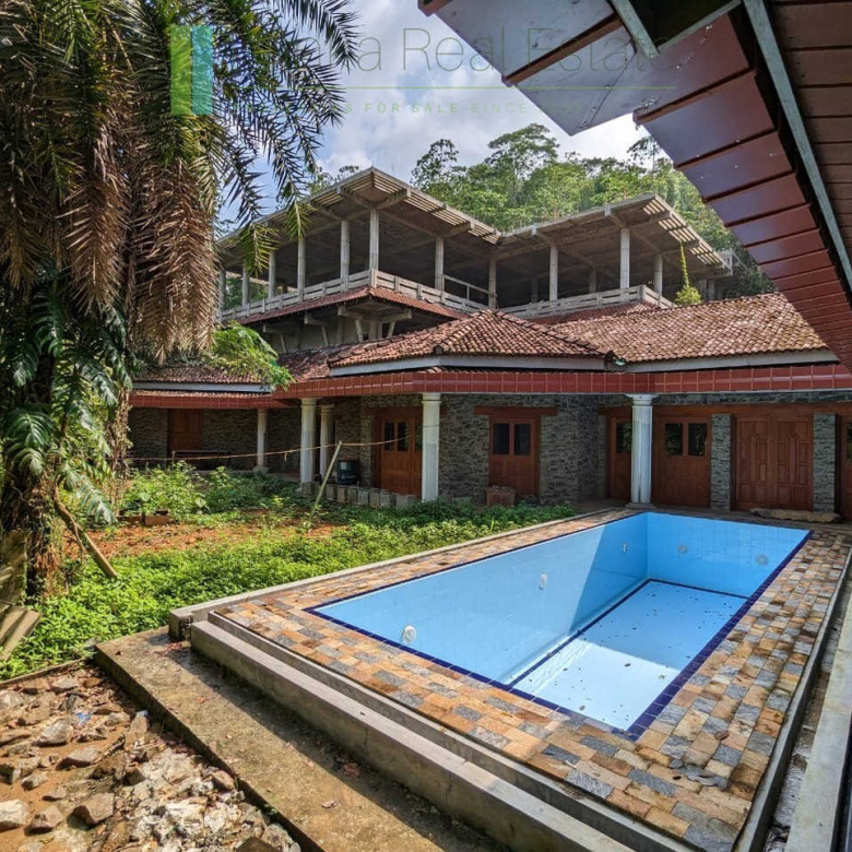 Heritage house with adjacent hotel on 45 acre estate