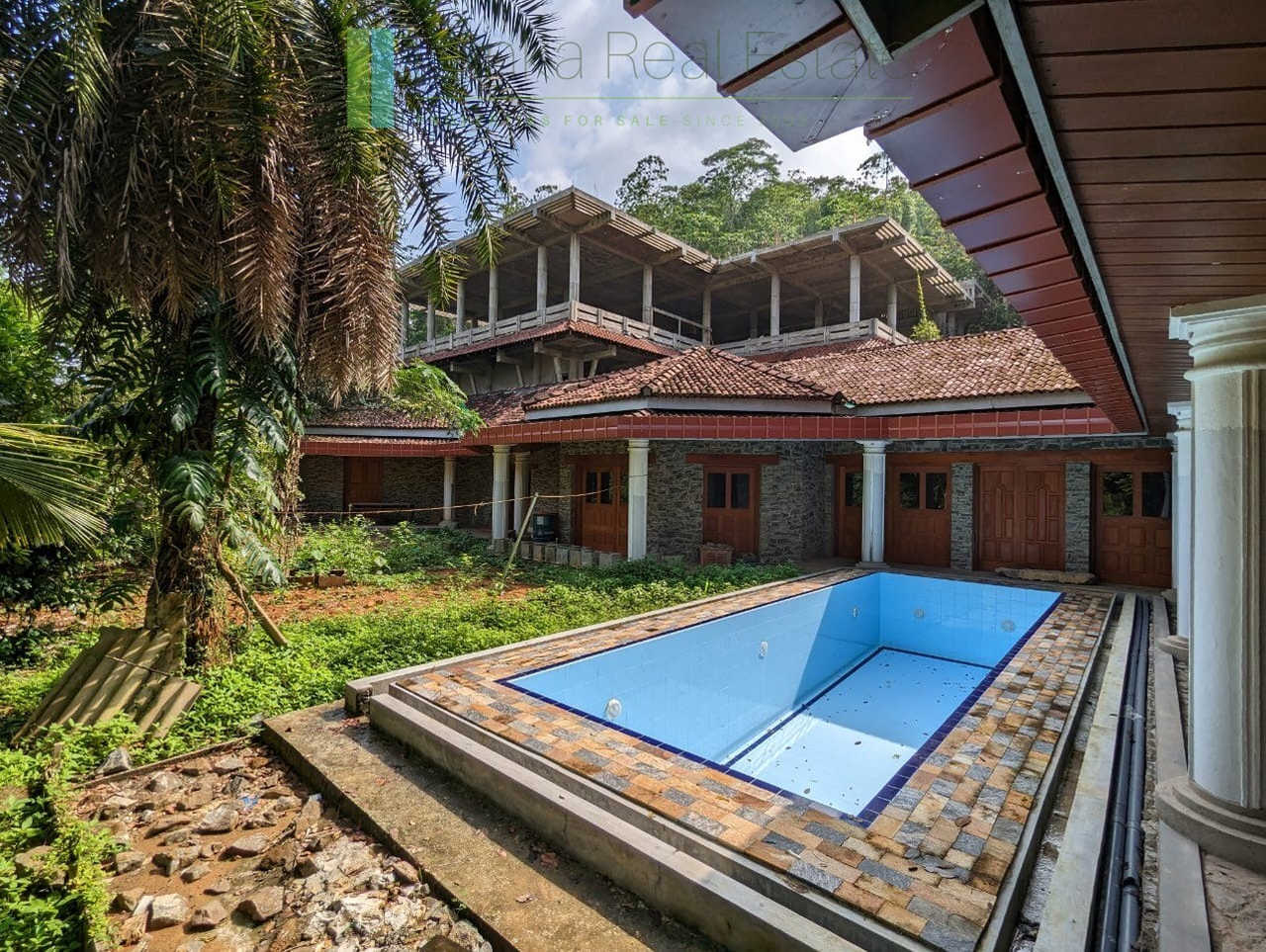 Heritage house with adjacent hotel on 45 acre estate