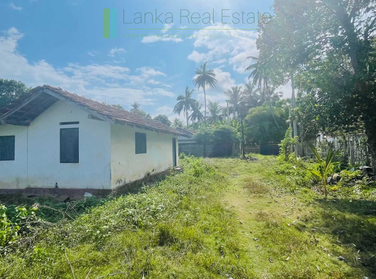 Development plot near Ahangama