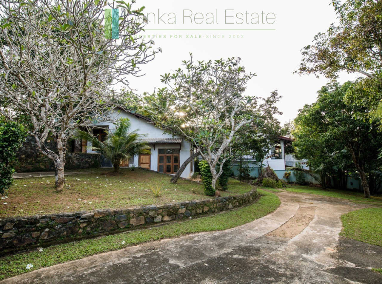 Large plot with three self-contained villas