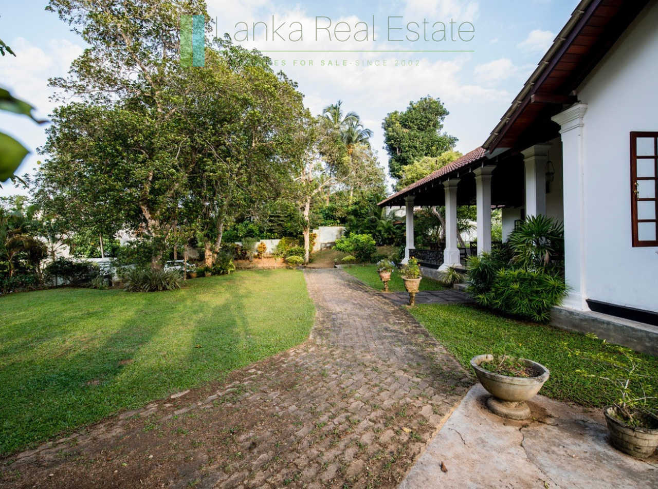 Large plot with three self-contained villas