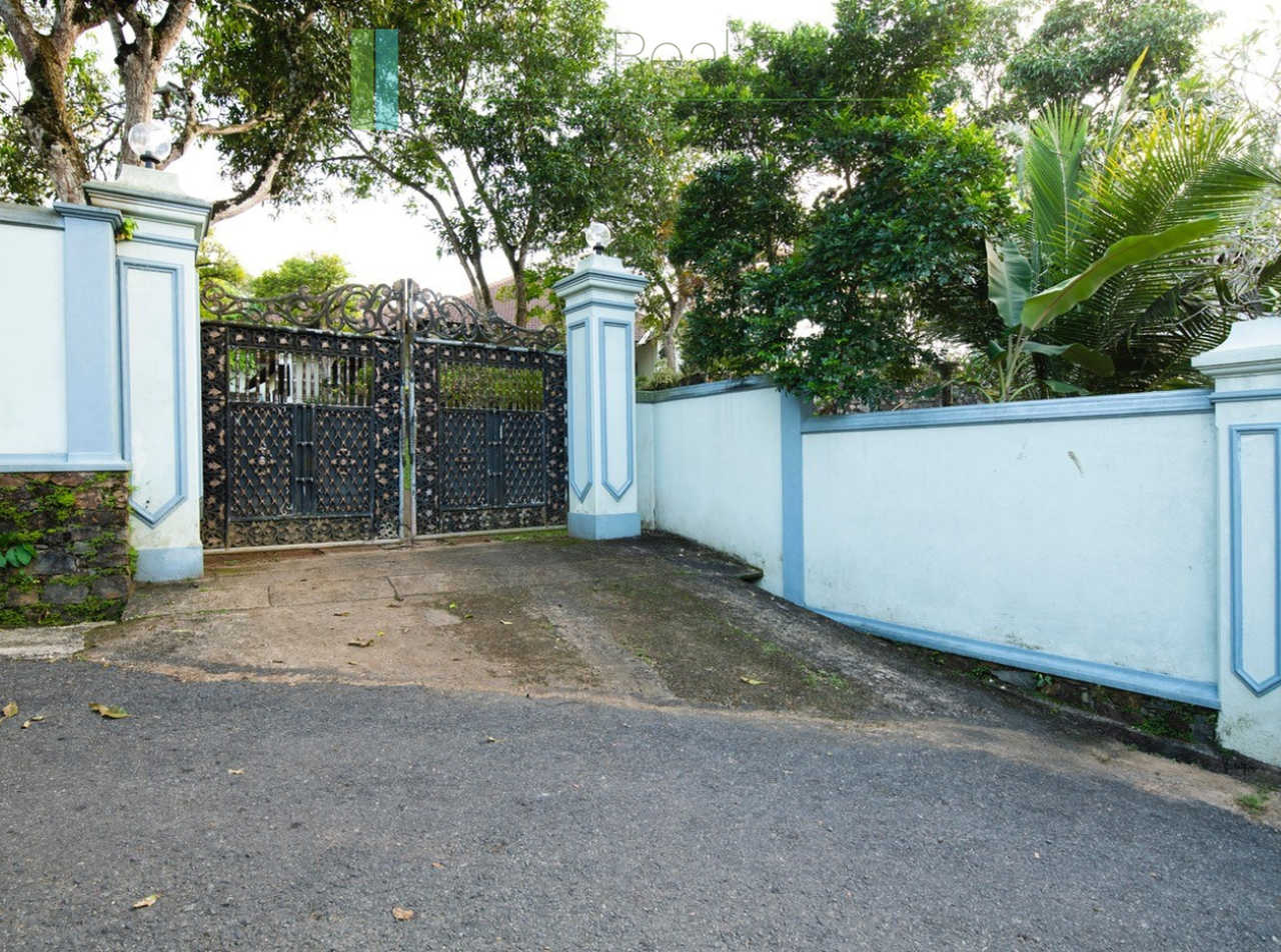 Large plot with three self-contained villas