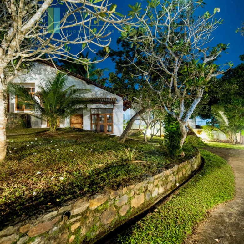 Large plot with three self-contained villas