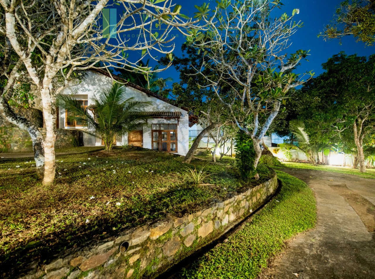 Large plot with three self-contained villas