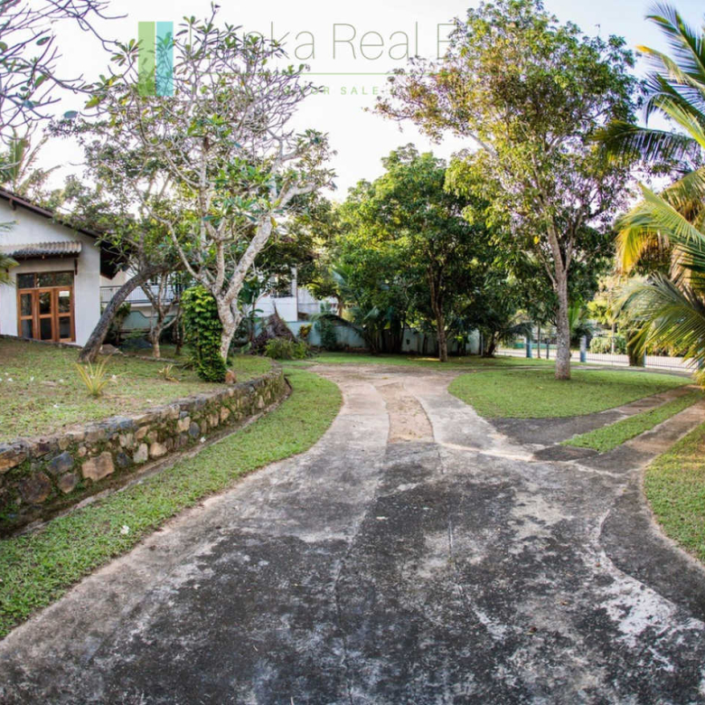 Large plot with three self-contained villas
