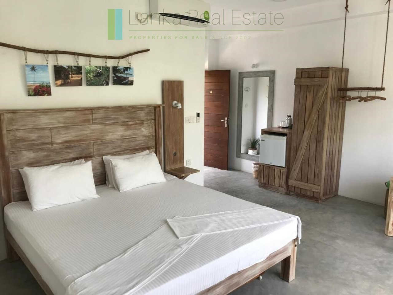 Large villa with pool and self-contained apartment
