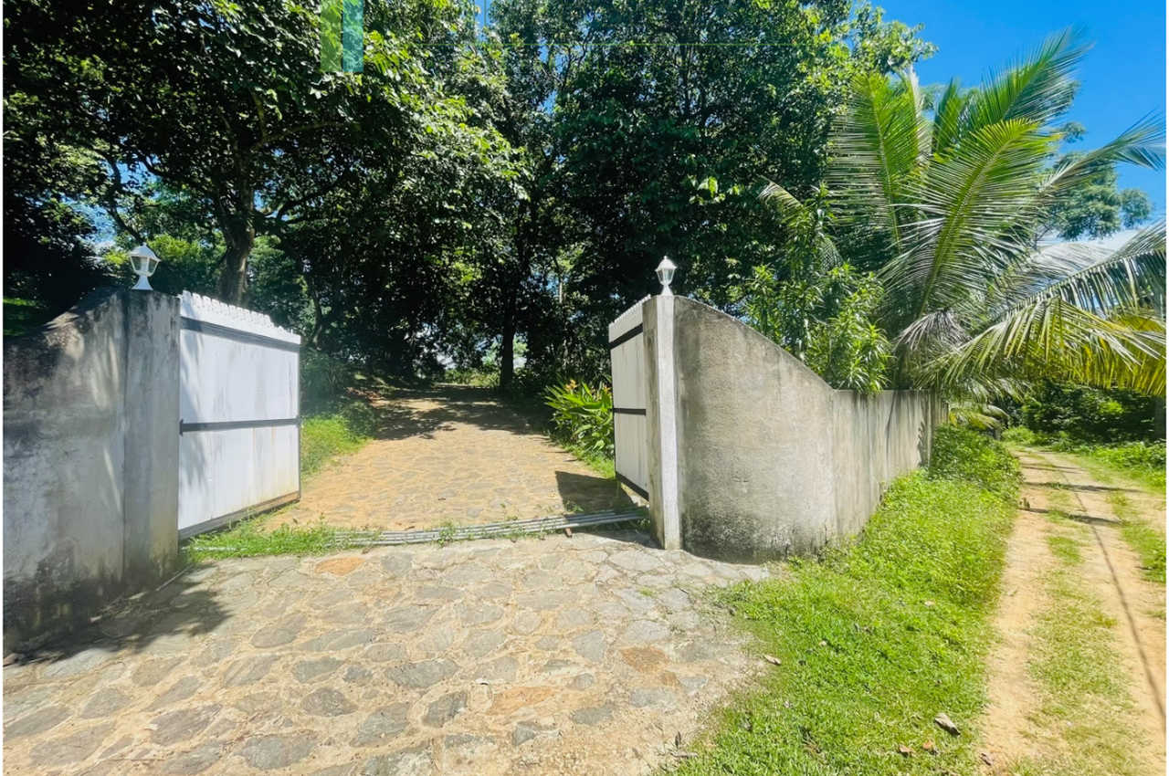 Modern villa moments from Mawella Beach