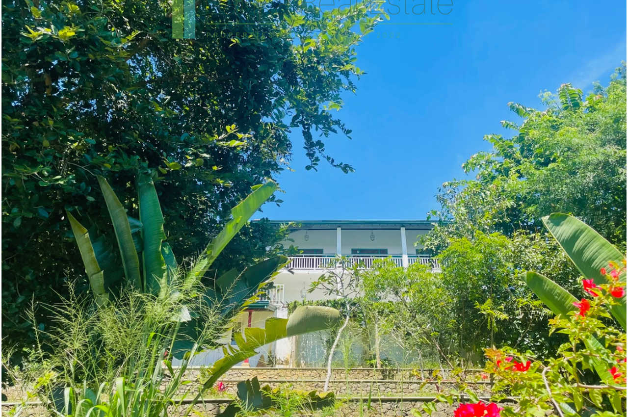 Modern villa moments from Mawella Beach