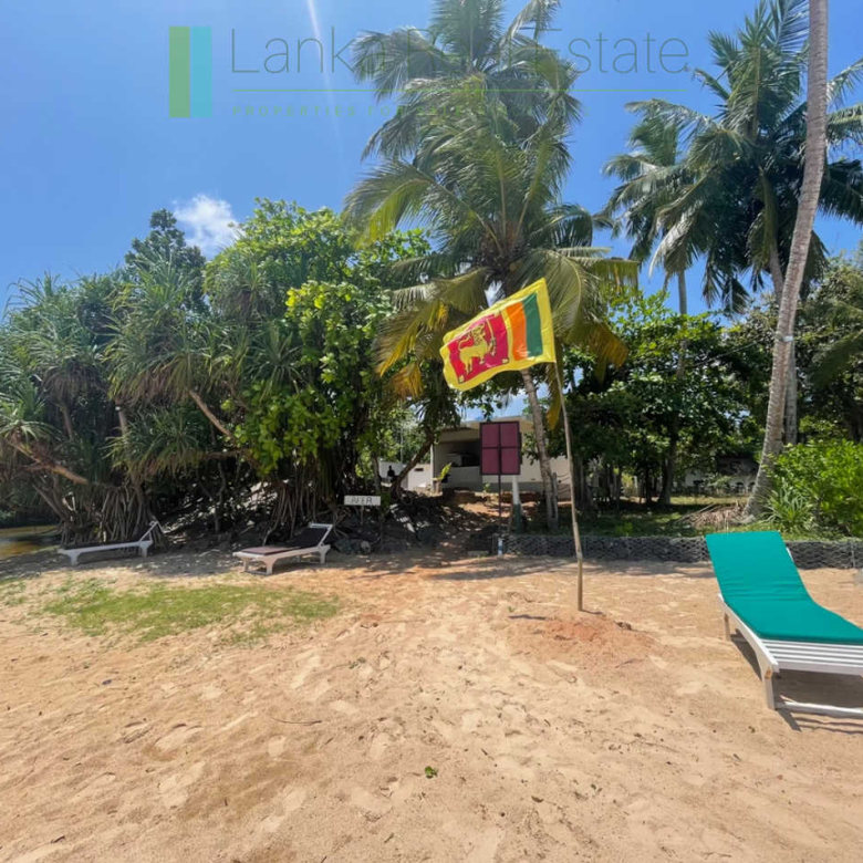 Beachfront bar/restaurant at Talalla