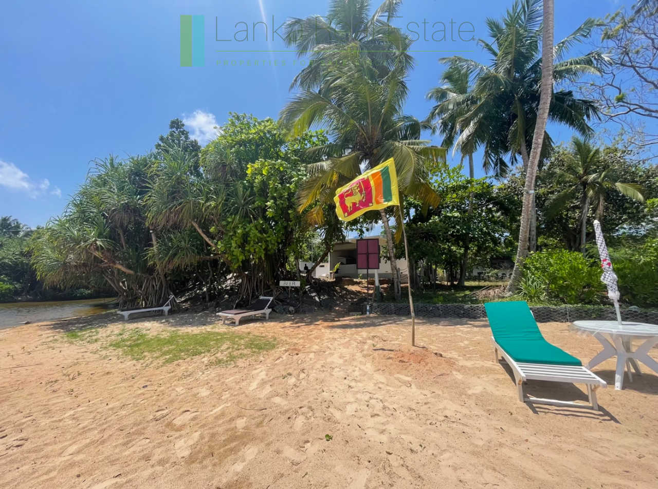 Beachfront bar/restaurant at Talalla