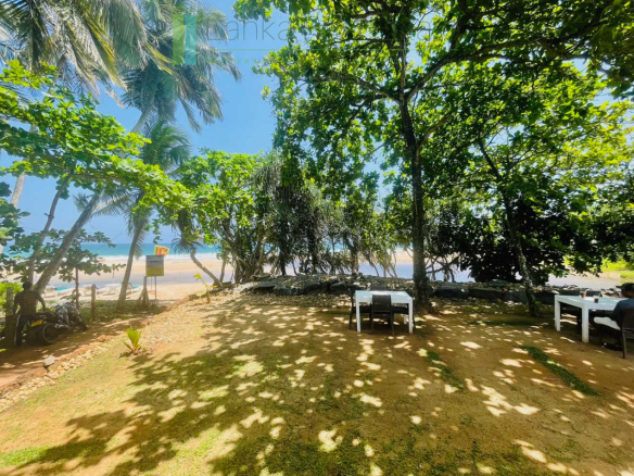 Beachfront bar/restaurant at Talalla