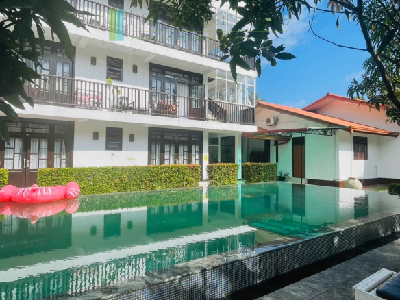Sixteen room villa hotel in Ahangama