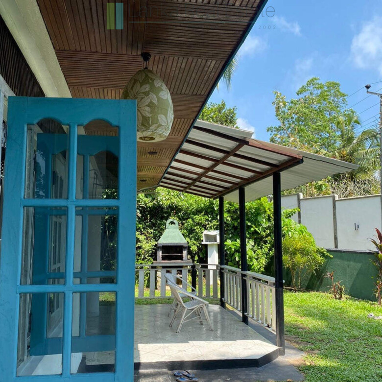 Renovated village house near the beach in Talpe