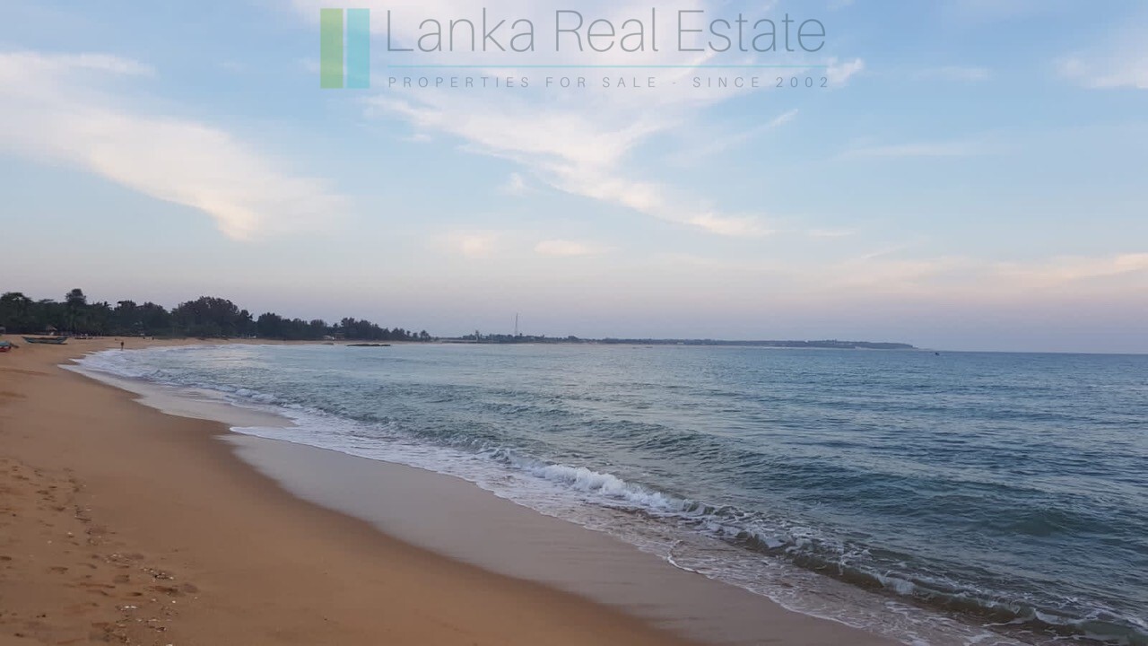 Desirable plot on the beach at Whisky Point