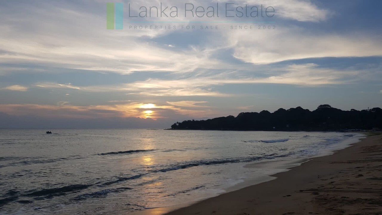 Desirable plot on the beach at Whisky Point