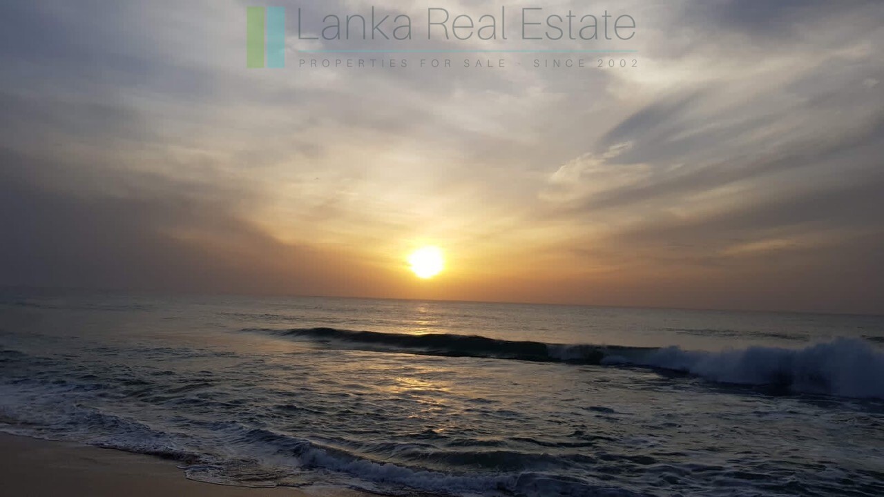Desirable plot on the beach at Whisky Point