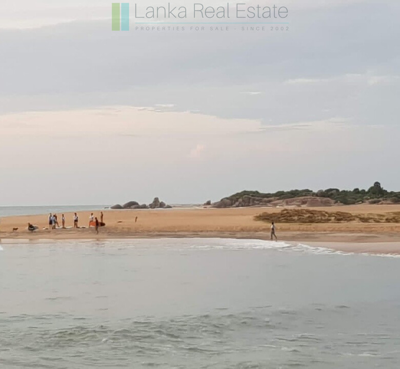Desirable plot on the beach at Whisky Point