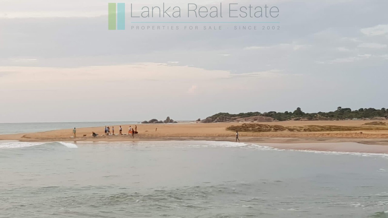 Desirable plot on the beach at Whisky Point