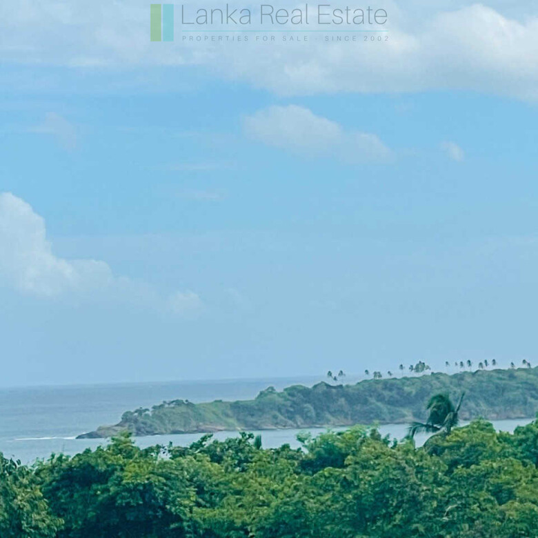 Ocean views at Seenimodara, Mawella