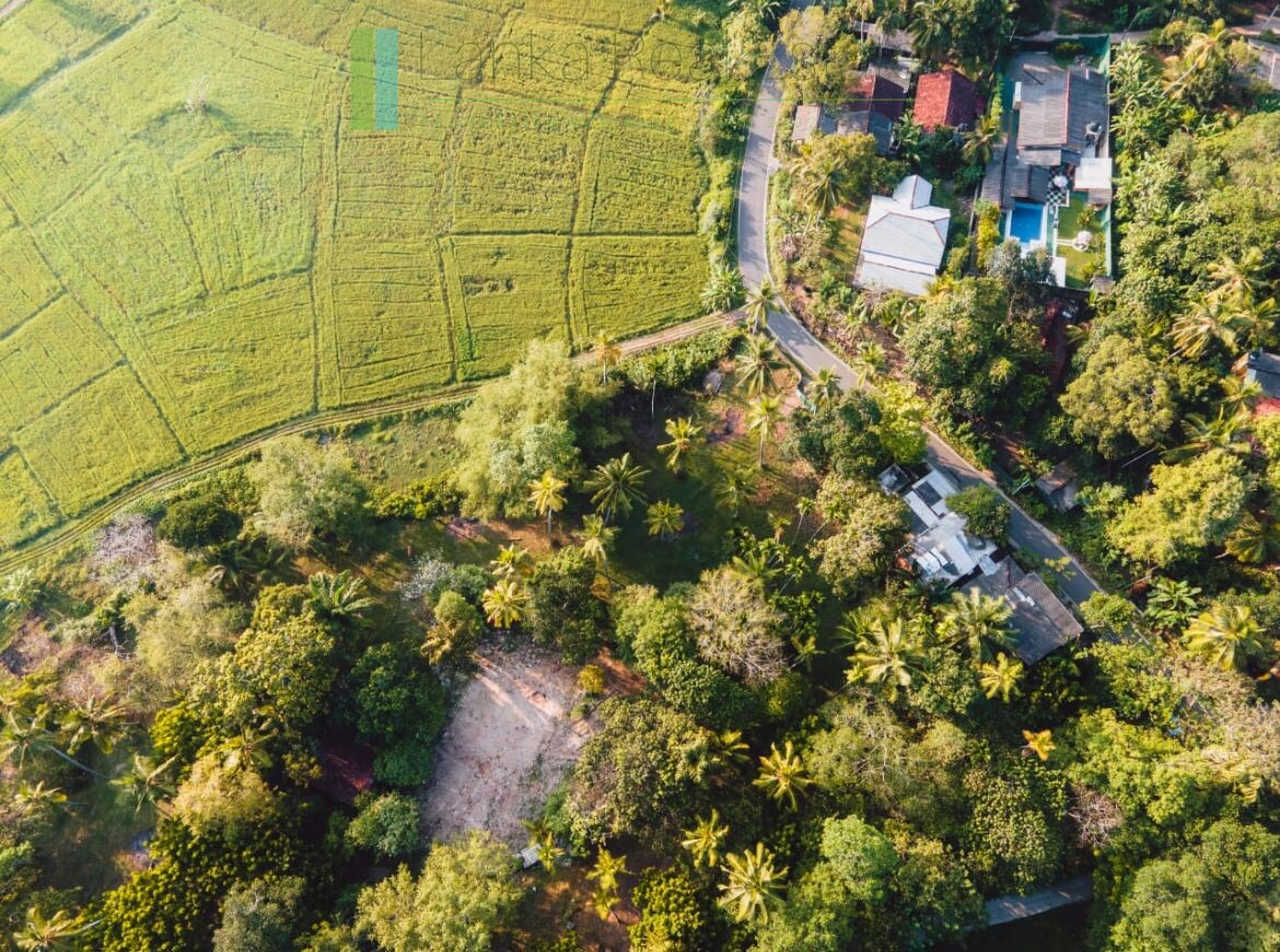 xr:d:DAE8_RzVav4:156,j:32290680753,t:22080603 Stunning plot overlooking its own paddy fields near Talpe