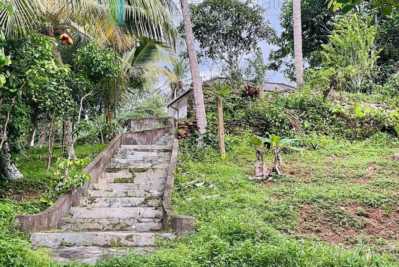 Four bedrooms with potential to extend at Koggala