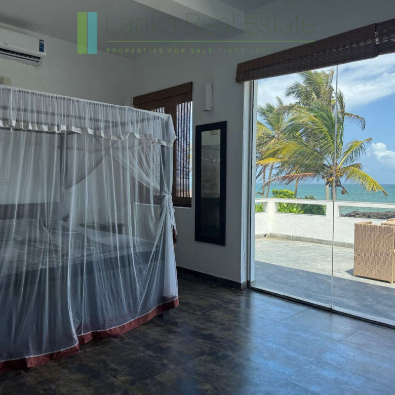 Dondra oceanfront villa