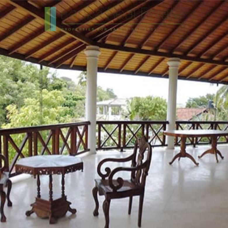 Large, well-presented villa near Hikkaduwa