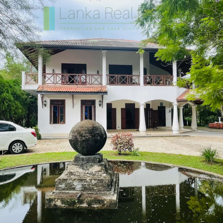 Large, well-presented villa near Hikkaduwa