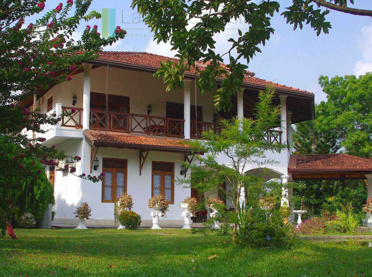Large, well-presented villa near Hikkaduwa
