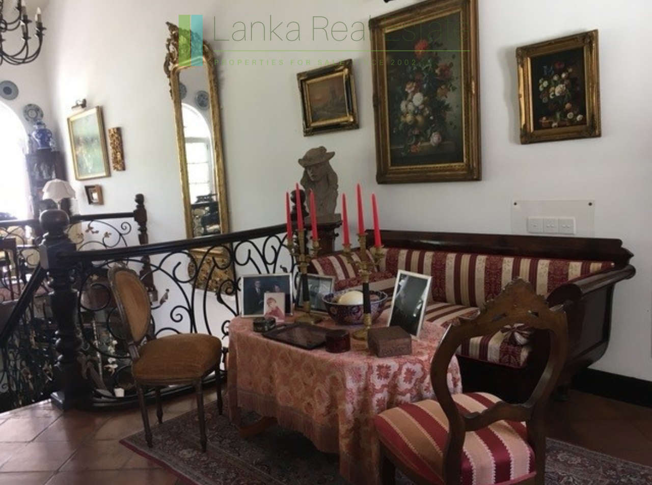 Grand Italianate mansion on Victoria Lake