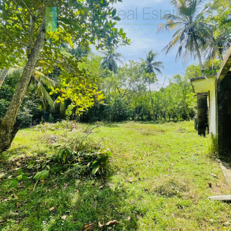 Attractive plot in walking distance of Mawella Beach
