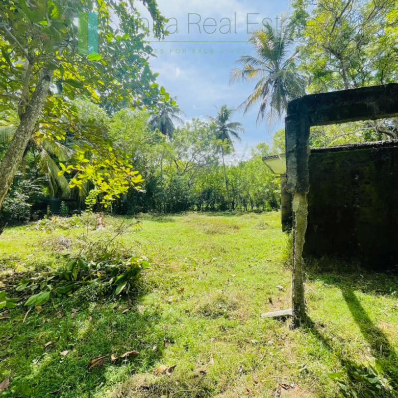 Attractive plot in walking distance of Mawella Beach