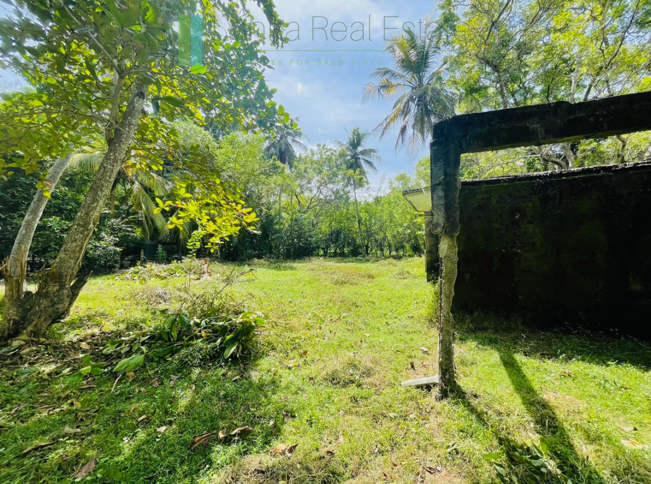 Attractive plot in walking distance of Mawella Beach