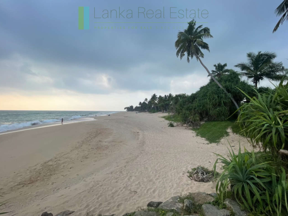 Beachfront plot in Akurala near Hikkaduwa