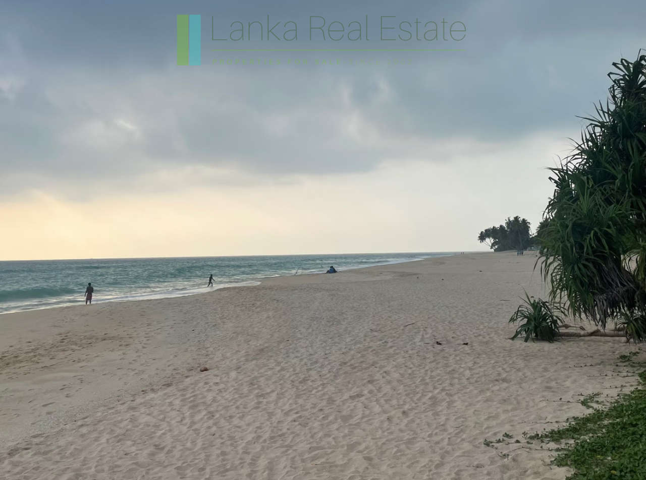 2024-0205-for-sale-beachfront-land-akurula-sri-lanka-real-estate-2_web Beachfront plot in Akurala near Hikkaduwa
